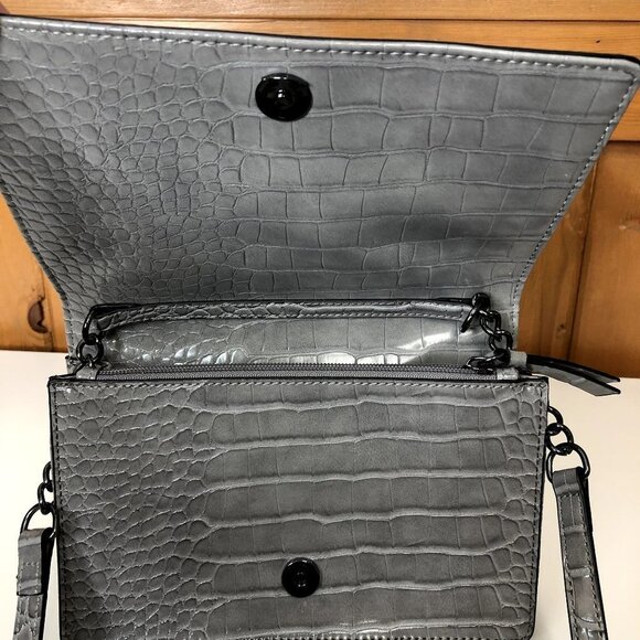 Simply Vera Women Crocodile Gray Contemporary Leena Envelope Crossbody Bag NWOT - Picture 8 of 10